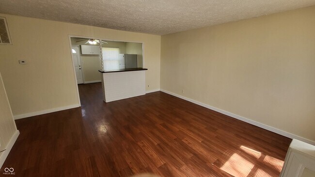 Foto del edificio - 7810 Cullen Dr