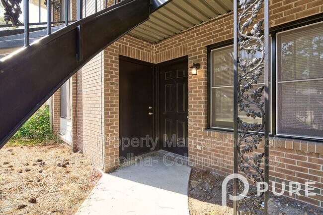 Foto del edificio - 215 Windsor Point Rd