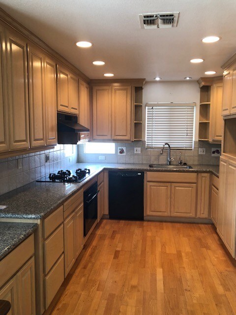 Building Photo - House For Rent in Manteca