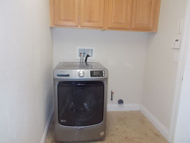Foto del edificio - Stunning 4-Bedroom Ranch-Style Rental with...