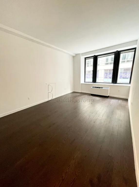 Foto del edificio - 3 bedroom in Manhattan NY 10004