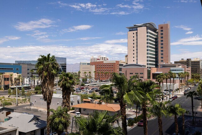 Foto del edificio - FULLY FURNISHED - JUHL - 2 BEDROOM 2 BATH WITH 2 PARKING SPACES