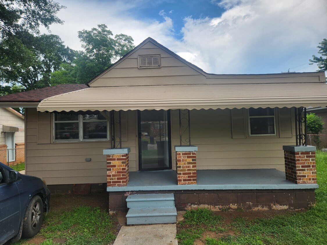 Foto principal - 604 12th Ave NW