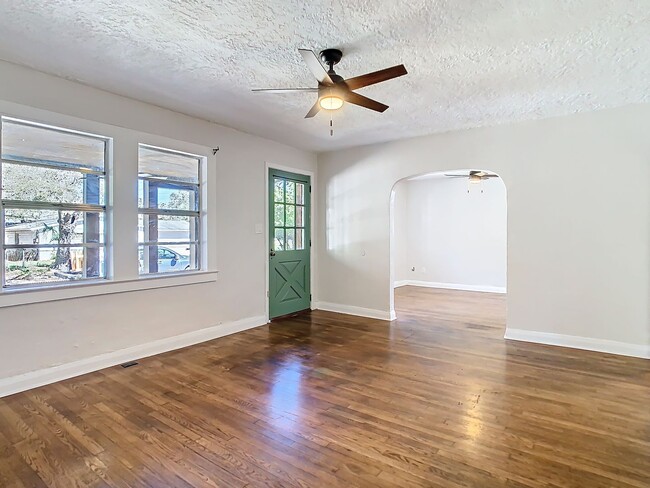 Building Photo - Renovated Seminole Heights Home w/Bonus Room!