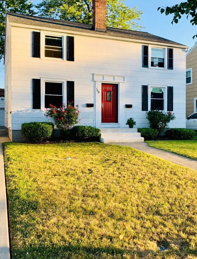 Foto del edificio - 108 Fowler Ave
