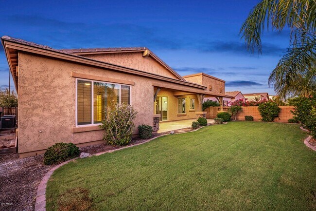 Foto del edificio - 953 E Boston St