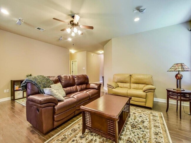 Foto del edificio - 1709 Greenside Trail, Round Rock, TX 78665...