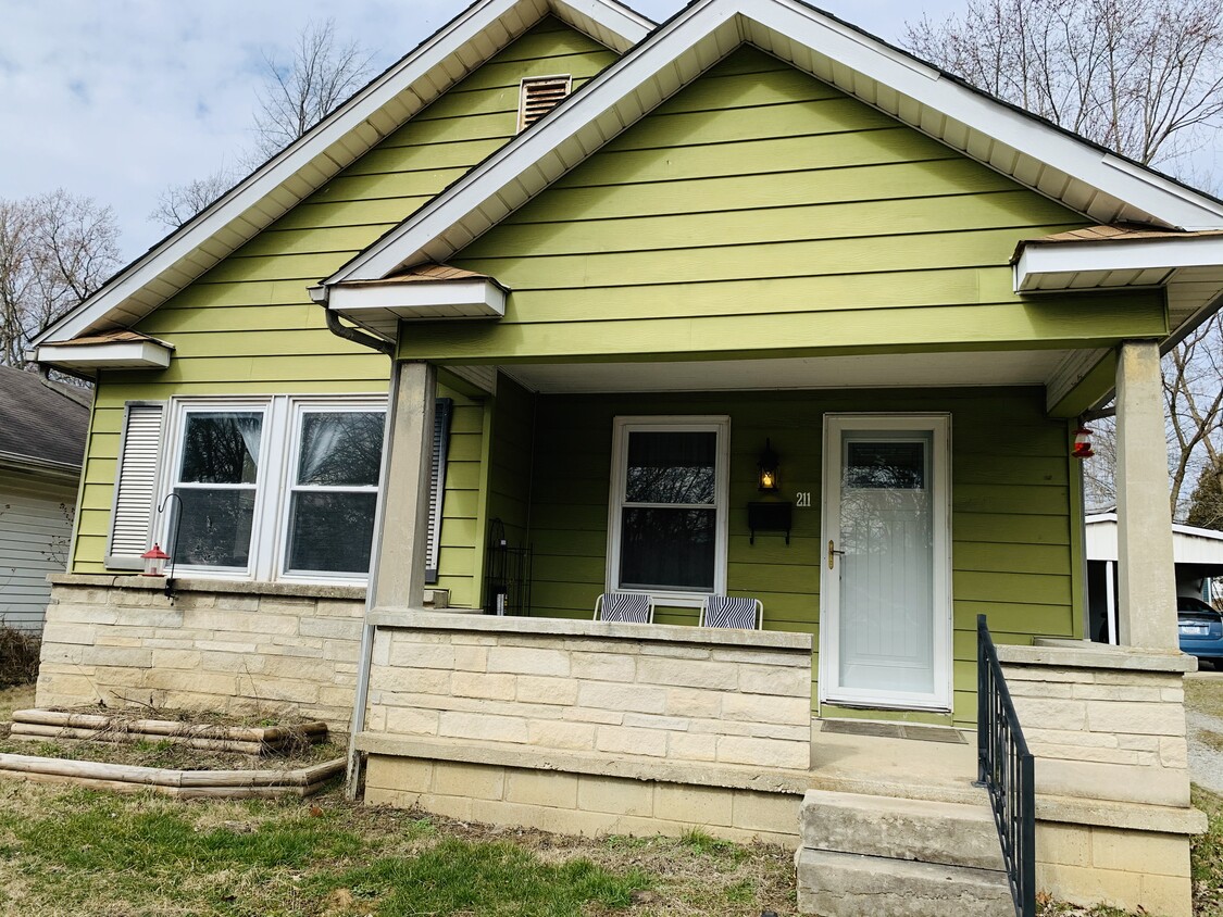 Covered front porch with raised garden beds under the bedroom window. - 211 E Vermilya Ave