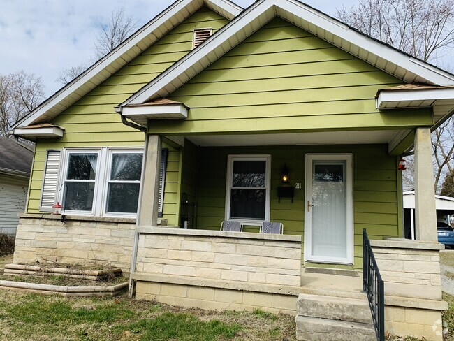 Covered front porch with raised garden beds under the bedroom window. - 211 E Vermilya Ave