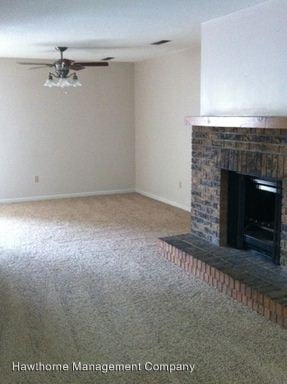 Building Photo - 5596 Pinehurst Ln
