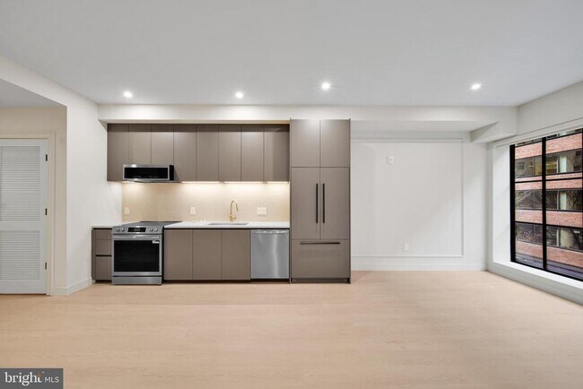 Foto del edificio - 2121 Ward Pl NW