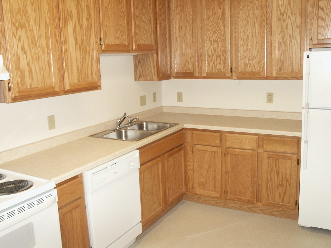 Building Photo - Timberwolf Townhomes