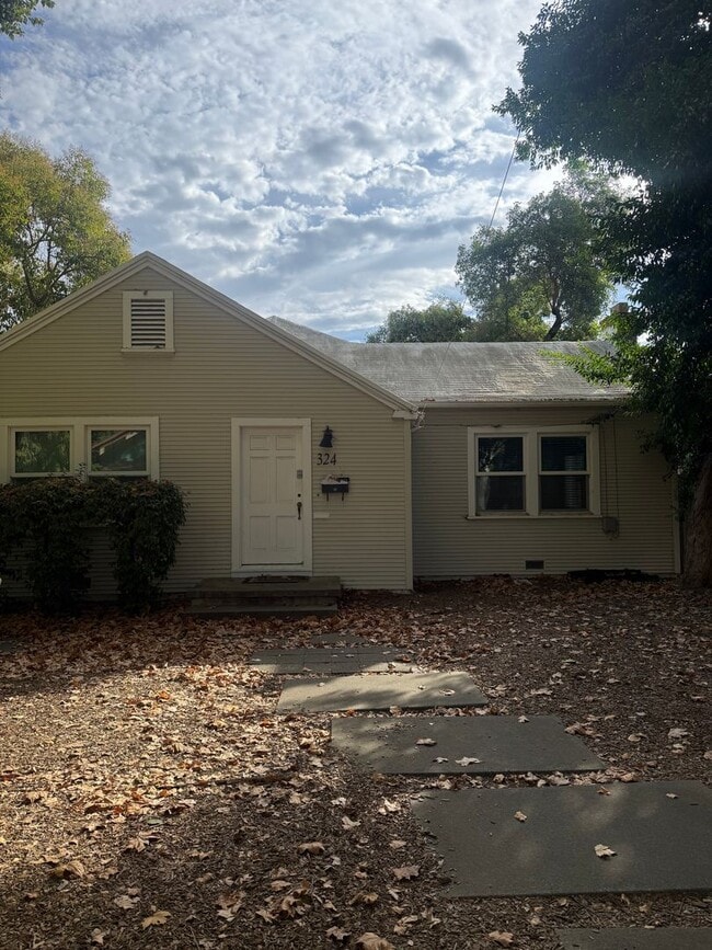 324 University Ave