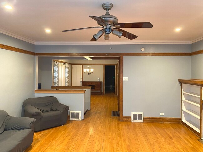 Building Photo - 2121 S Austin Blvd