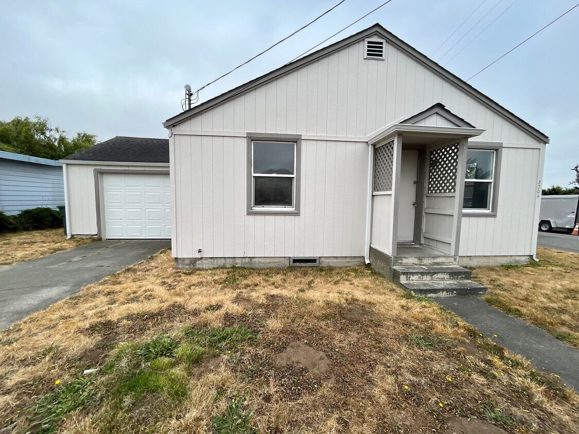 Primary Photo - Pet friendly 2 Bedroom, 1 Bathroom with Sp...
