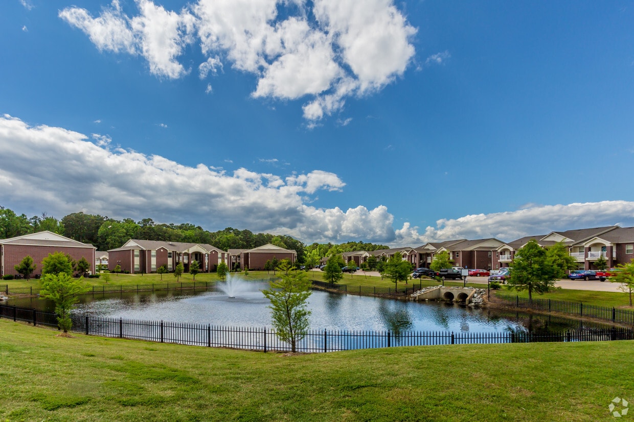 Primary Photo - The Lakes at Hurricane Creek