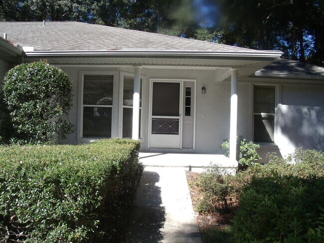 Foto del edificio - Charming 2BR/2BA Villa with 1-Car Garage i...