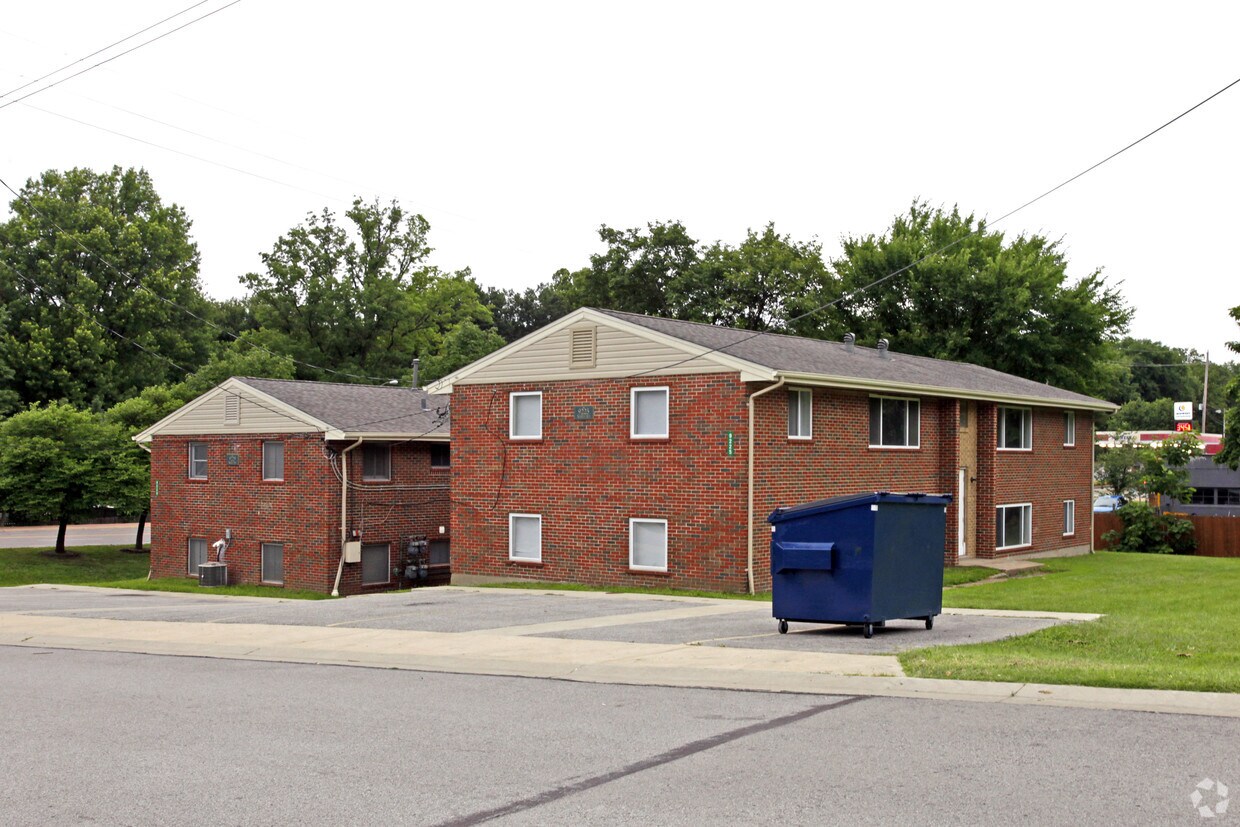 Foto principal - 9225-9229 North Ave