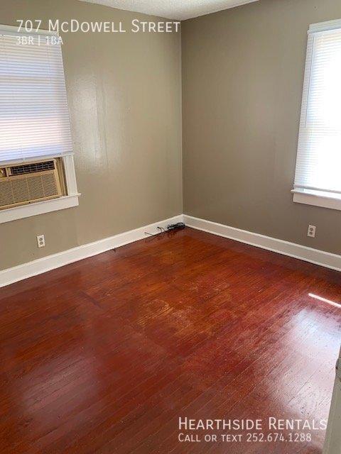 Foto del edificio - 3 Bed 1 Bath House on McDowell St.