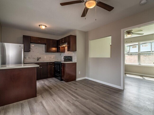 Building Photo - 1819 Cove Park Dr