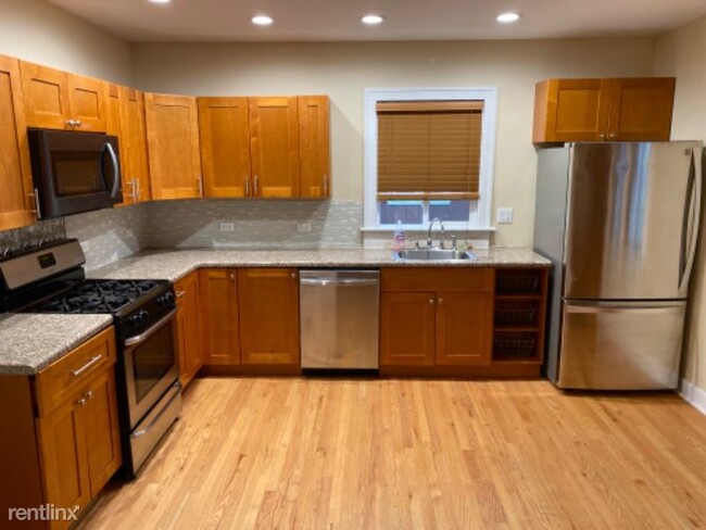 Building Photo - 5 br, 2 bath House - 1010 W Madison St