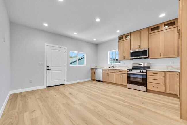 Building Photo - Beautiful Brand New 3 Bed, 2 Bath Upstairs ADU in the Heart of Downtown Fullerton