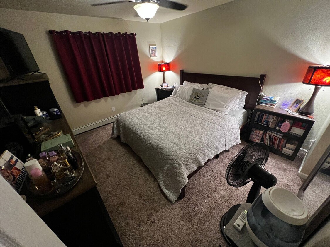 Primary Photo - Boulder Condo with a view of the flatirons...
