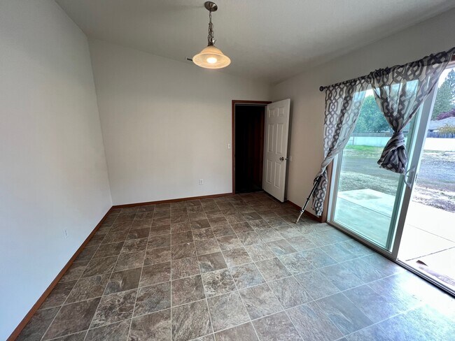 Building Photo - 293 Sowell Dr