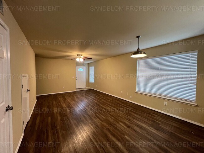 Foto del edificio - For Lease | Pratville | Available Now!