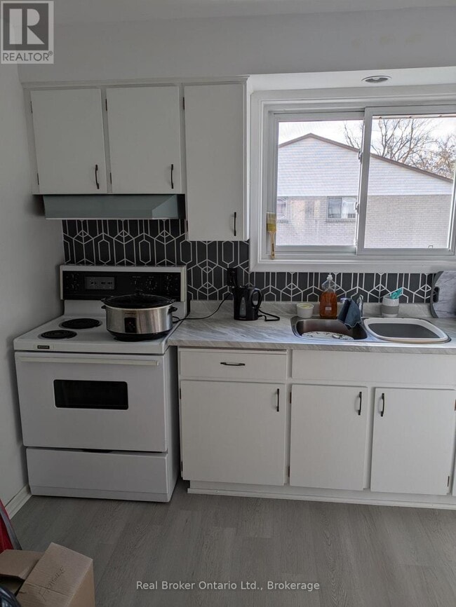 Photo du bâtiment - 36 Graham Ave