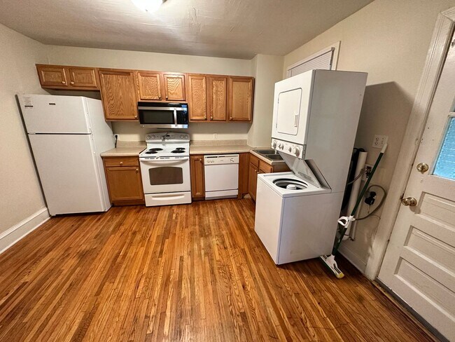 Building Photo - Arbez - 417 Putney