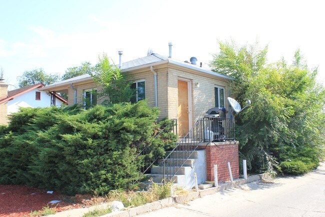 Building Photo - 1522 Ulster St