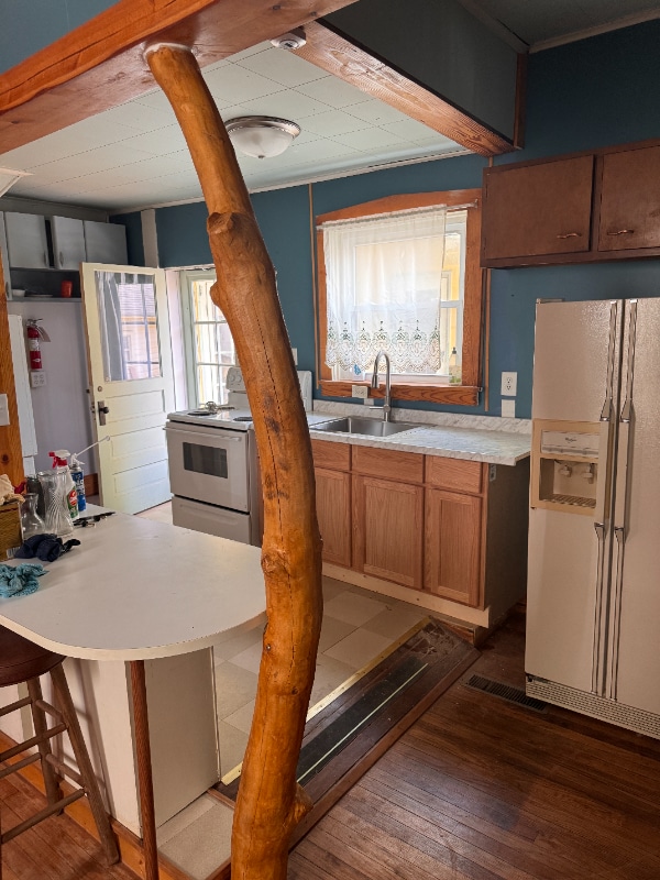 107 W Hempstead Ave