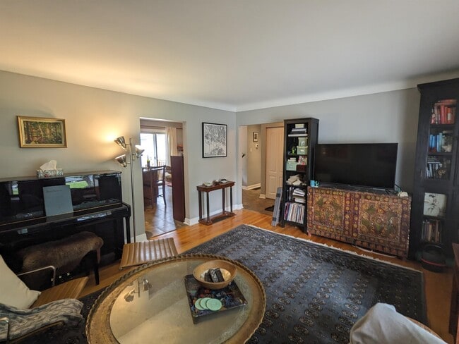 Building Photo - 1576 Maxime St