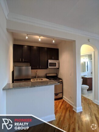 Building Photo - 4616 N Paulina St