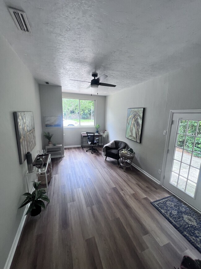 Foto del edificio - 3857 W University Ave