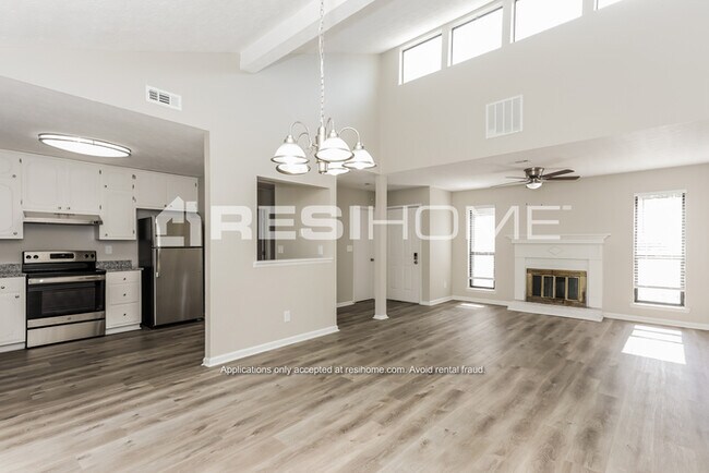 Building Photo - 1078 Lombardy Way