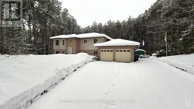 Building Photo - 19 Fawn Crescent