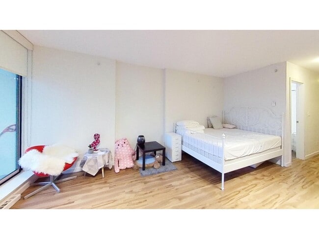 Building Photo - 12xx 13325 102A AVENUE