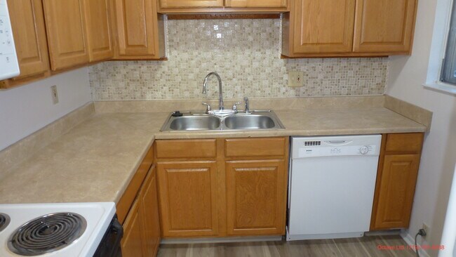 Kitchen - 5260 Villa Cir