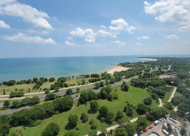 Foto del edificio - 5445 N Sheridan Rd