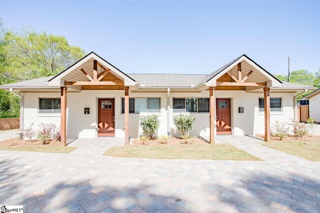 Foto del edificio - 304 W College St