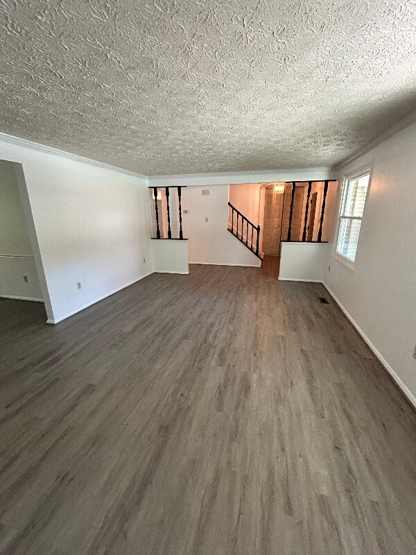 Foto del edificio - 1200 Cabinwood Pl