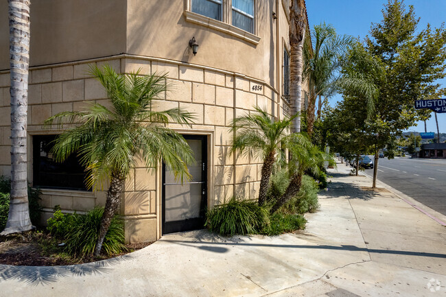 Entrance - 4854 Laurel Canyon Blvd