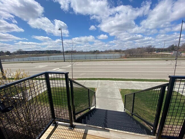 Building Photo - 2349 Parkside Dr