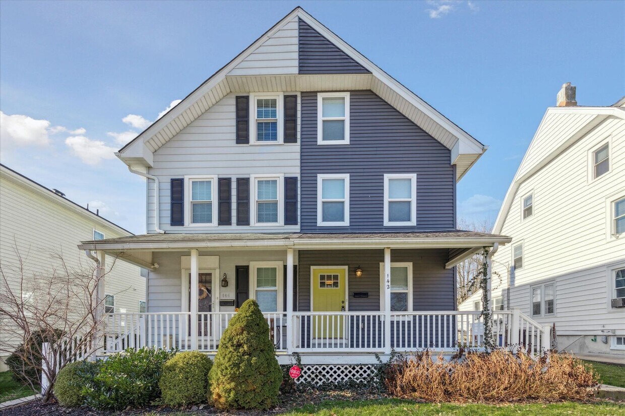 Primary Photo - Recently Renovated 4B/3B Twin In Malvern B...