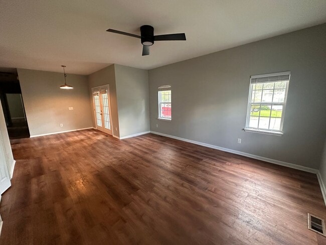 Photo - 4 Bed Single Family Home - Student Friendl...