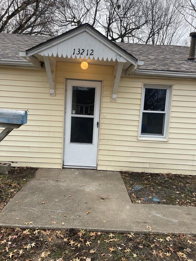 1321213216 6 St, Grandview, MO 64030 House Rental in Grandview, MO