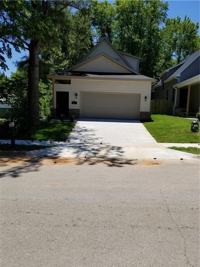 Nice 3 bedroom 3.5 bath near campus in Fayetteville - Nice 3 bedroom 3.5 bath near campus in Fayetteville House