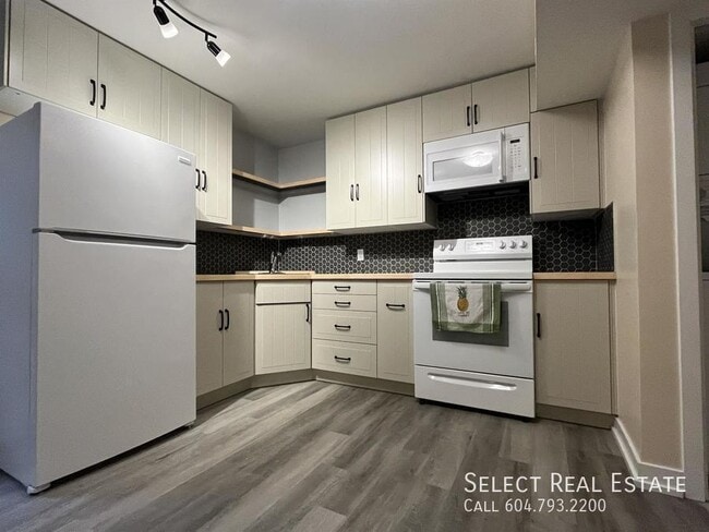 Building Photo - 46508 Lear Dr